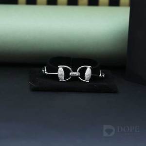 Pulsera de diamantes cultivados en laboratorio de diamantes de moissanita de diseño único en oro macizo de 14kt con diseño exclusivo y para cada ocasión - Product Image 3