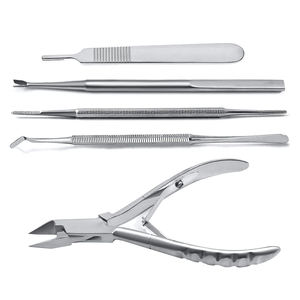 Boîtier en acier inoxydable noir avec fermeture éclair pour un ensemble professionnel et durable de soins des pieds, 7 pièces, instruments de podologie de haute qualité - Product Image 1