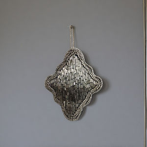 Vente en gros d'ornements de broderie perlés en forme d'arbre de Noël au design agréable Décoration de la maison festive suspendue pour les vacances pour les vêtements - Product Image 3