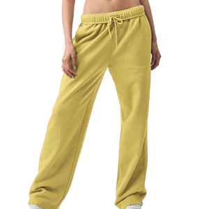 Pantalon de survêtement en éponge française Accolade pour femmes élégantes avec coupe à jambe droite et détail chromé - Product Image 1