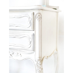 โต๊ะข้างเตียงไม้เนื้อแข็งหรูหราสไตล์ฝรั่งเศส Nayra Velvet - Product Image 5