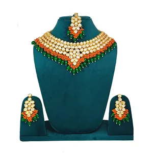 Ensemble de collier en or plaqué Meenakari Kundan avec perles vertes et perles orange, bijoux de mariée raffinés pour femmes, en cuivre - Product Image 1