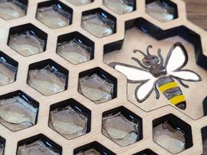 Juego de posavasos de madera con diseño de panal de abeja, hechos a mano, con acabado natural, para proteger la mesa, para bebidas frías y calientes - Product Image 2