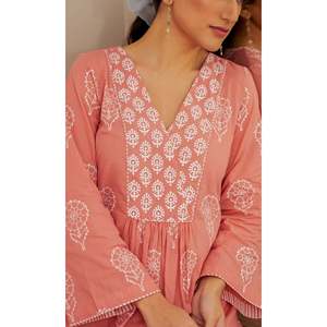 ชุด2ชิ้นลายดอกเดซี่2สำหรับผู้หญิงลายดอกไม้สีชมพูพร้อมพาลาซโซ - Product Image 2