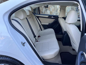 รถยนต์โฟล์คสวาเกน เจ็ทท่า ปี 2012 พร้อมส่ง - Product Image 3