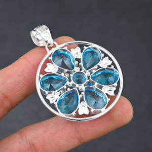 Pendentif élégant en topaze bleue fait à la main en argent 925 plaqué bijoux de créateur cadeau pour femmes fête d'anniversaire - Product Image 3