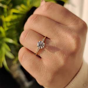 Anillo de Diamantes con 7 Piedras de Corte Redondo - Product Image 6