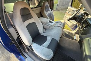 Ford F-150 SVT Lightning d'occasion 2003 en excellent état, prêt à être expédié - Product Image 2