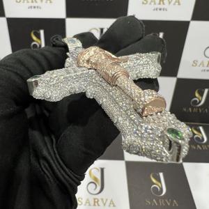 Amuleto de la Paz Personalizado con Diamantes Moissanite VVS en Oro Rosa, Corte Baguette, Completamente Engastado, Joyería Fina Hip Hop para Hombre, Certificado IGI - Product Image 5