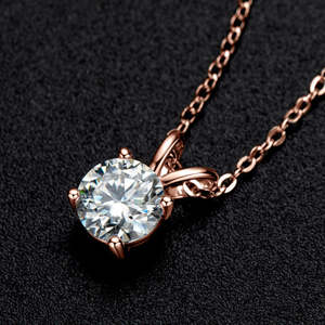 Colgante de Moissanita Sparkle Beyond Stardust en Oro Rosa, Blanco y Amarillo, una Colección de Collares con Dijes Atractivos - Product Image 5
