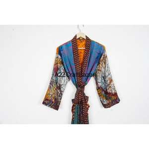 Bata de Seda Vintage India con Parches - Elegante Bata de Maternidad para Playa de Verano, Boda, Larga, con Manga Tres Cuartos, Cuello en V y Cordón Ajustable - Product Image 2