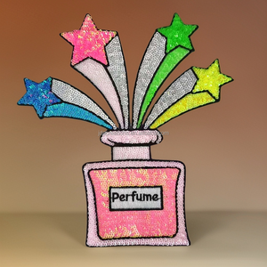 Parche Bordado Termoadhesivo de Plástico con Diseño de Botella de Perfume y Lentejuelas Estrelladas para Ropa - Product Image 1