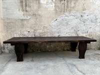 Table Naga en bois de teck fabriquée à la main de qualité supérieure sculptée avec des détails complexes Table basse à appel artistique intemporel