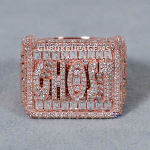 Elegante Anillo Hip Hop de Oro Rosa de 14 Kt Totalmente Tachonado con Diamantes Redondos y Corte Baguette para Hombre en Claridad Vvs - Product Image 1