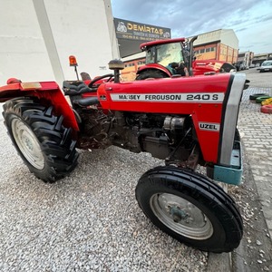 Tracteurs Massey Ferguson 240 70HP 4WD à transmission par engrenages, tracteur agricole avec moteur, boîte de vitesses et pompe, haute productivité - Product Image 1