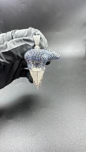 Collar con Colgante de Diamantes de Imitación VVS Estilo Moderno, Diseño de Oso Azul y Blanco para Hombre, a Bajo Precio - Product Image 2