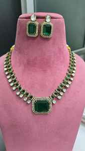 Ensemble de colliers Polki de qualité supérieure, style minimaliste, s'accorde à la fois aux tenues ethniques et occidentales, design magnifique, parfait pour les soirées. - Product Image 3