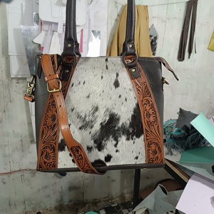Sac fourre-tout en cuir véritable bohème western avec poche dissimulée pour armes à feu, fleurs, double sangle, fabricant en gros indien - Product Image 1