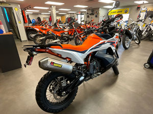 En stock: Motocicletas 890 Adventure Motorsport R 2025 en oferta y listas para exportar |   Ventas de automóviles - Product Image 2