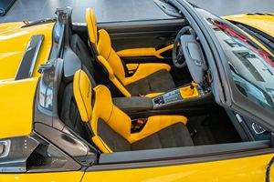 Porsche 718 Spyder RS Weissach 2025 Amarillo Veloz - Product Image 6