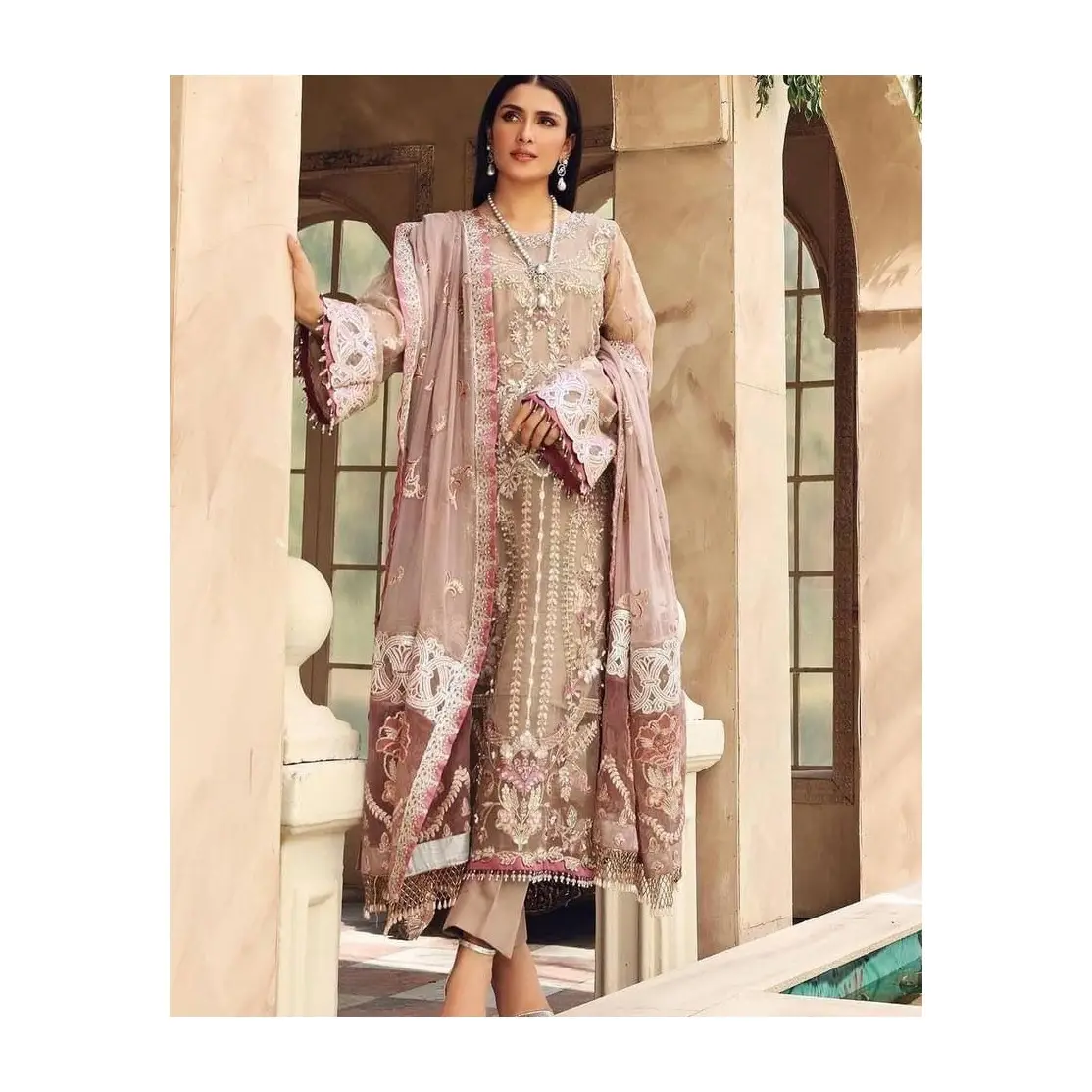 Vente en gros de robes de réception de mariage indiennes et pakistanaises pour femmes Salwar Kameez Designs Ladies Shalwar Kameez 2024