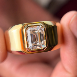 แหวนเพชรโมอิสซาไนต์ทองคำขาว 14K สำหรับผู้ชาย รุ่นอัลติเมท เพรสทีจ - Product Image 3