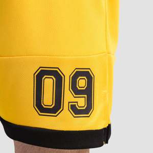 Shorts 100% Polyester jaunes taille XS, confortables, à taille élastique, avec impression par sublimation, pour vêtements de sport ou de loisirs, avec logo. - Product Image 5