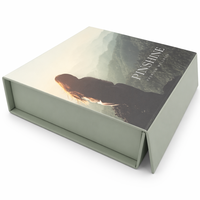 Caja de Regalo Plegable con Cierre Magnético, Impresión Interna Mate en Verde Salvia, Personalizable con Logotipo, para Kits de Muestras Médicas y de Bienestar