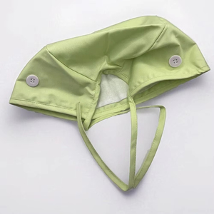 Bonnet d'infirmière léger avec un charmant imprimé saisonnier pour l'équipe hospitalière nécessitant une protection délicate - Product Image 2