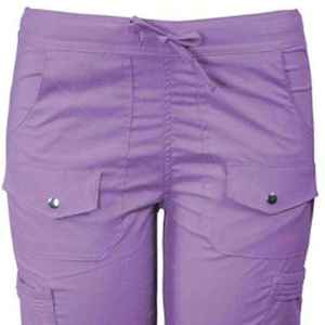 Combinaisons de travail pour femmes avec tissu respirant avancé pour un confort ultime et une durabilité dans les milieux de santé - Product Image 3