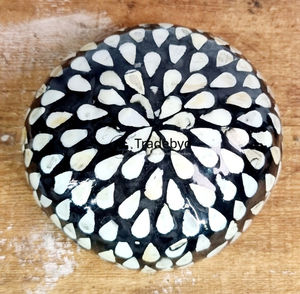 Bol en résine fabriqué à la main avec accent bohème Style ange pour les maisons de style de vie relaxant Cadeau-Bol d'accent décoratif Tradebyd - Product Image 5