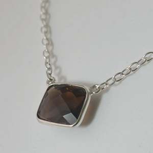 Collar de Plata de Ley 925 con Cuarzo Ahumado para Mujer, Joyería de Cristales para Navidad, Aniversario, Día de San Valentín, de Navya Craft - Product Image 6