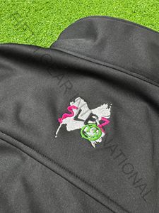 Veste coupe-vent vintage style rétro des années 90 coupe unisexe coque légère résistante à l'eau look propre pour un usage quotidien - Product Image 3