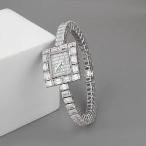 Montre pour homme en moissanite VVS cultivée en laboratoire, entièrement brillante, noire et blanche, avec cadran et bracelet en acier inoxydable, mouvement à quartz - Product Image 5