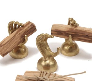 Support de Palo Santo en forme de main en aluminium Finition or de qualité supérieure Support décoratif pour la maison Église Parfum décoratif Rituel Utilisation - Product Image 2