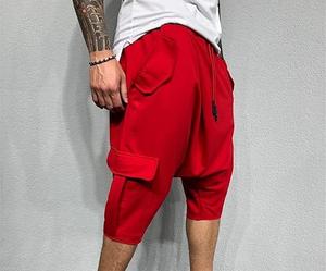 Shorts de survêtement décontractés pour hommes en coton 100% personnalisés en gros, style streetwear, entrejambe tombant, couleur rouge, longueur genou, pour le sport en plein air - Product Image 3