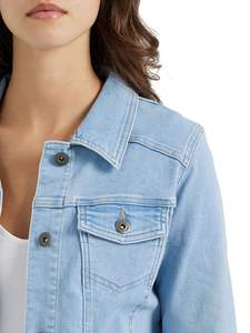 Veste en jean courte matelassée de haute qualité pour femmes avec logo personnalisé, streetwear tendance - Product Image 4