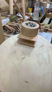 Brûleur Bakhoor en bois de manguier fait à la main avec plaque de charbon de bois en métal Porte-encens aromatique géométrique naturel - Product Image 6