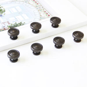 Poignée de tiroir et bouton de meuble contemporains en laiton durable et écologique pour cuisine, salle de bain, chambre, salon, armoire - Product Image 1