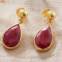 Boucles d'oreilles pendantes longues en argent sterling 925 plaqué or avec rubis rouge naturel serti clos, classiques pour femme, pour le quotidien, mariage et fête