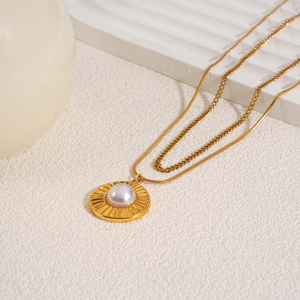 Collier pendentif fleur en perles artificielles plaqué or 18 carats en acier inoxydable 304 pour femmes, imperméable, pour tenues modernes - Product Image 2