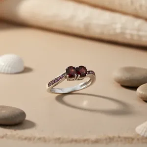 Bague classique à trois pierres en rubis, plaquée or 9 carats, bijoux de fiançailles pour femme, pierre de naissance de juillet, sertissage à griffes rondes - Product Image 2