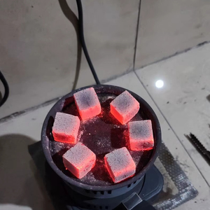 Charbon de Coco Premium Gold de Merades d'Indonésie Chaleur Longue Durée Faible Teneur en Cendres Écologique Qualité pour Acheteur de Chicha et Barbecue Irakien - Product Image 1