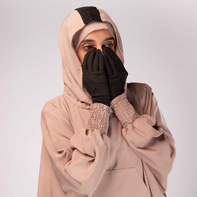 สีน้ำตาลอมเทา