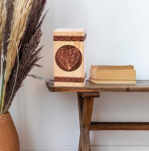 โกศไม้รูปหัวใจสลักลายตามสั่งสำหรับใส่เถ้ากระดูกมนุษย์ ทำจากไม้ชีชัม - Product Image 4