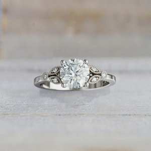 Bague de fiançailles en argent avec moissanite ronde de 1 carat, or blanc, solitaire, bijoux de mariage, fournisseur en gros OEM - Product Image 3