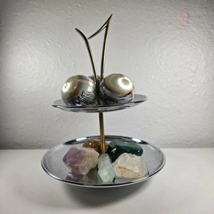 Support à gâteau en métal contemporain avec une construction solide, conçu pour les gâteaux, les cupcakes et les présentoirs de boulangerie - Product Image 2