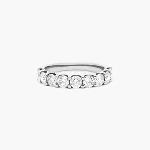 แหวนเพชรทรงโค้งมนเก้าเม็ด - Product Image 1