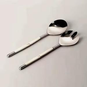 Juego de Servidores de Ensalada Modernos de Acero Inoxidable Plateado Pulido, Ecológicos, con Mango Largo para Uso en la Cocina del Hogar - Product Image 1