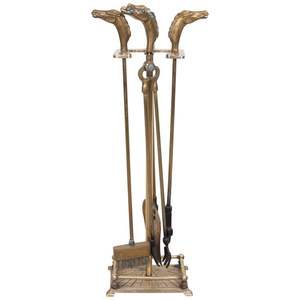 Ensemble d'outils de feu en laiton avec support surélevé et éclat bruni conçu à la fois pour l'entretien pratique du feu et le charme vintage - Product Image 1